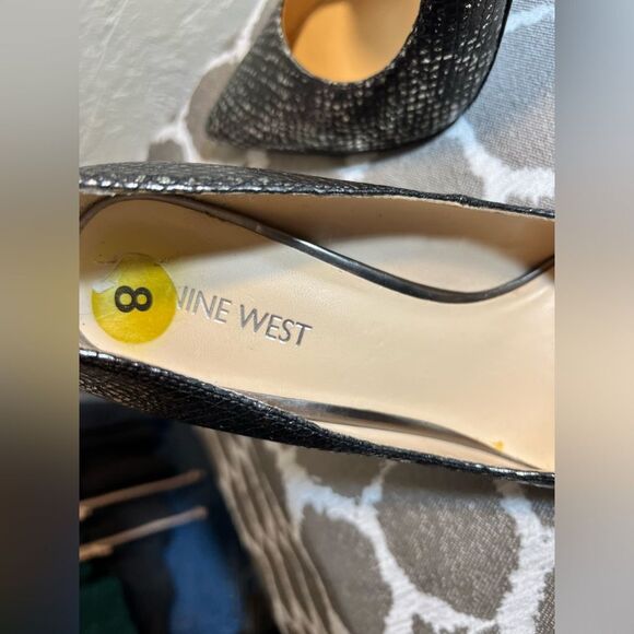 Women’s heels by Nine West, metallic skin, 8M,     Beautiful in great condition - Picture 2 of 13